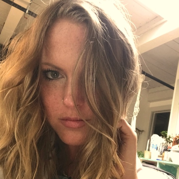 MEET YOUR POSHER - Picture 7 of 9